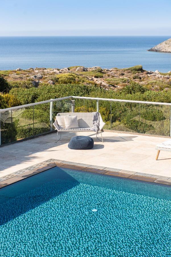 Magnifique Villa Avec Piscine Au Bord De Mer Chorafakia Exterior foto