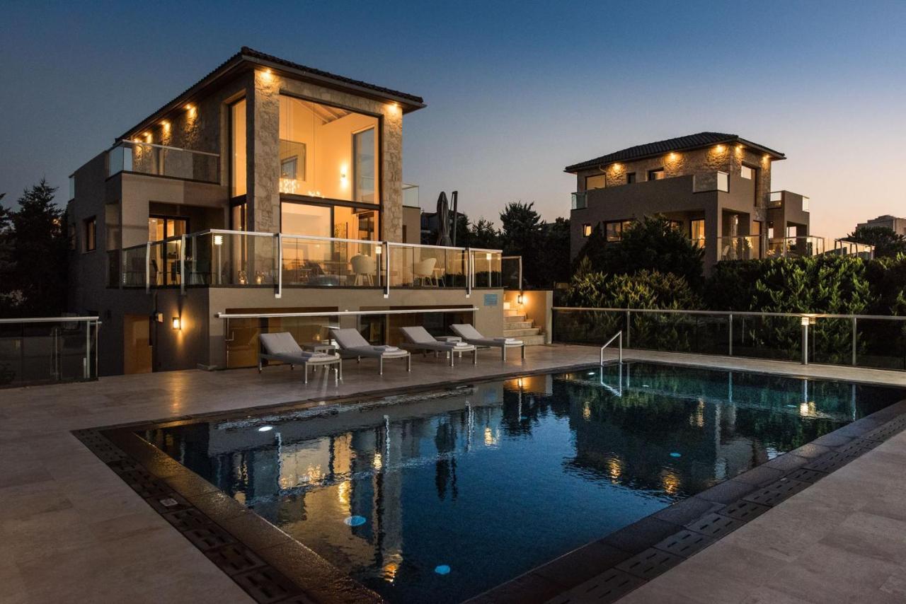 Magnifique Villa Avec Piscine Au Bord De Mer Chorafakia Exterior foto